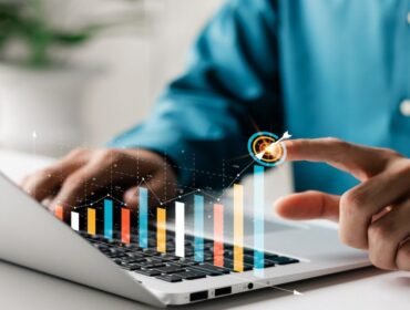 Man uses laptop and graph